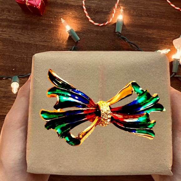 Vintage Enamel Christmas Bow Ribbon Brooch/Pin with Rhinestones Band 1980's - Picture 2 of 3